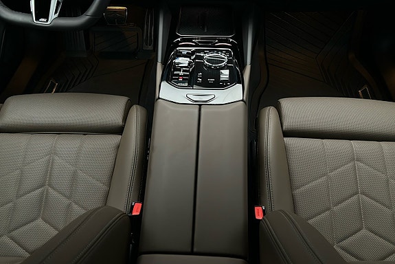 BMW i5 9 of 26