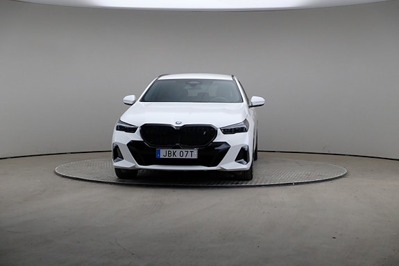 BMW i5 3 of 26