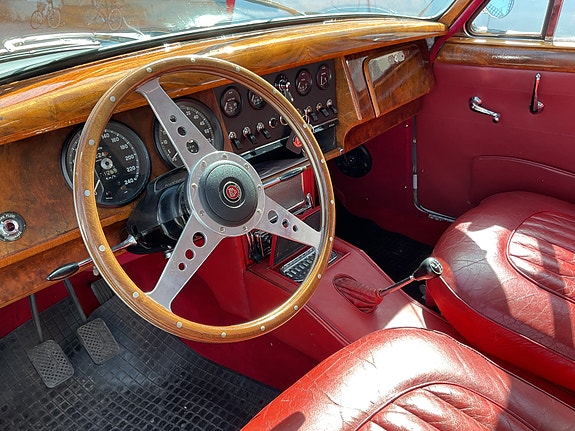 Jaguar XK 3 of 5