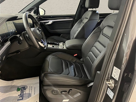 Volkswagen Touareg 3 of 7