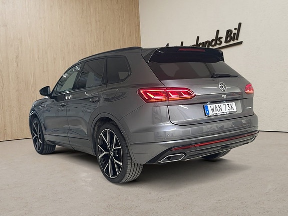 Volkswagen Touareg 2 of 7