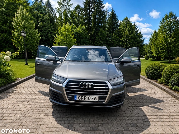 Audi Q7 2 of 5