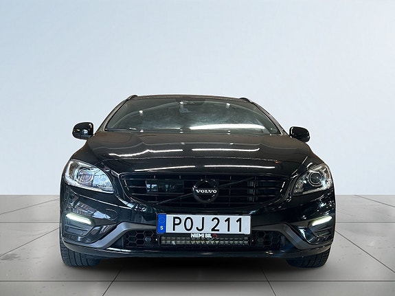 Volvo V60 2 of 5