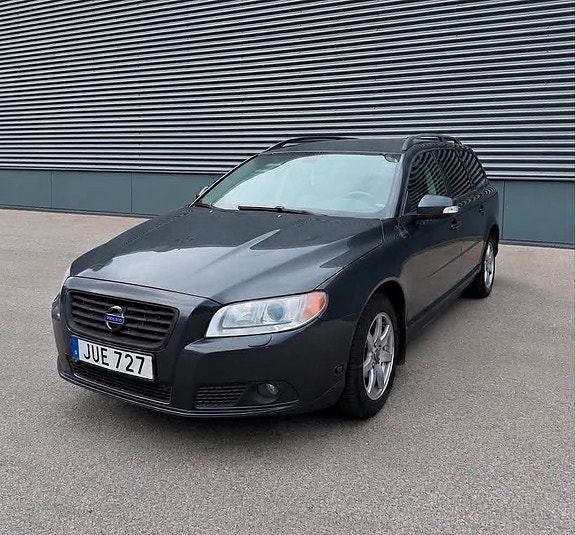 Volvo V70 2 of 14