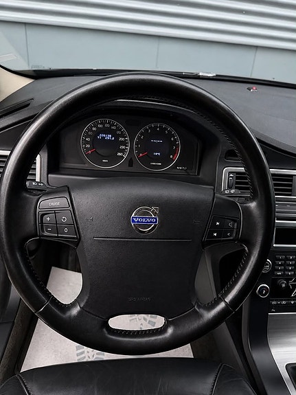 Volvo V70 7 of 14