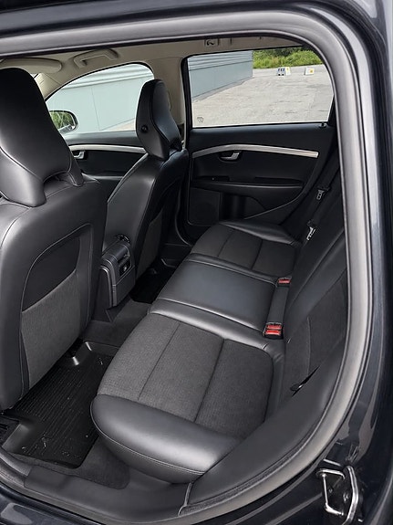 Volvo V70 8 of 14