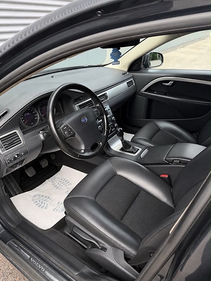 Volvo V70 5 of 14