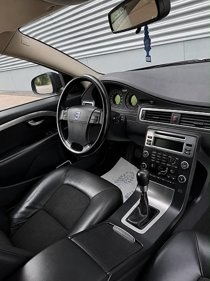 Volvo V70 11 of 14