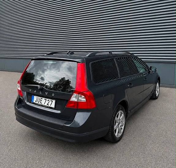 Volvo V70 4 of 14