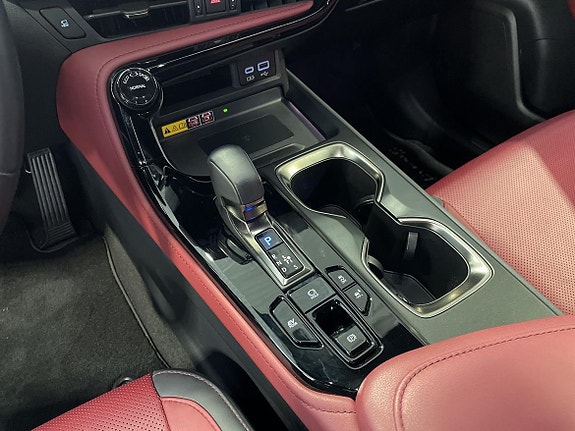 Lexus NX350h 16 of 16