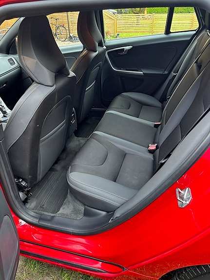 Volvo V60 4 of 5