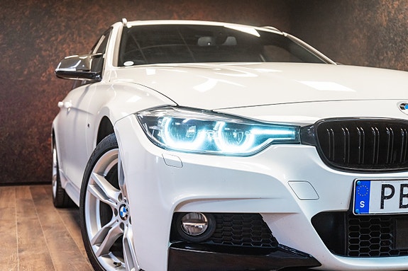 BMW 320i 4 of 5
