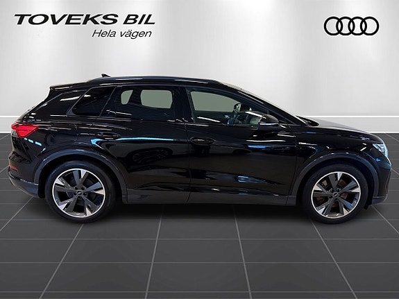 Audi Q4 e-tron 4 of 5