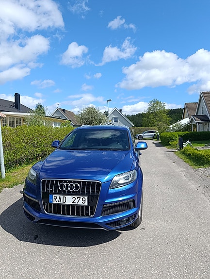 Audi Q7 2 of 5
