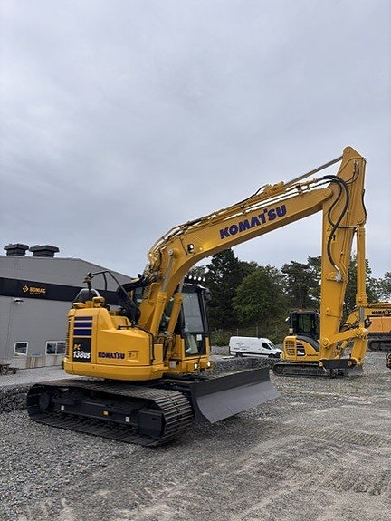 Komatsu PC 138 2 of 5