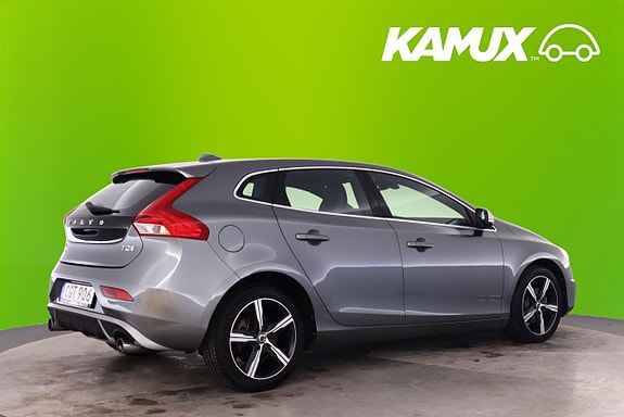 Volvo V40 2 of 5