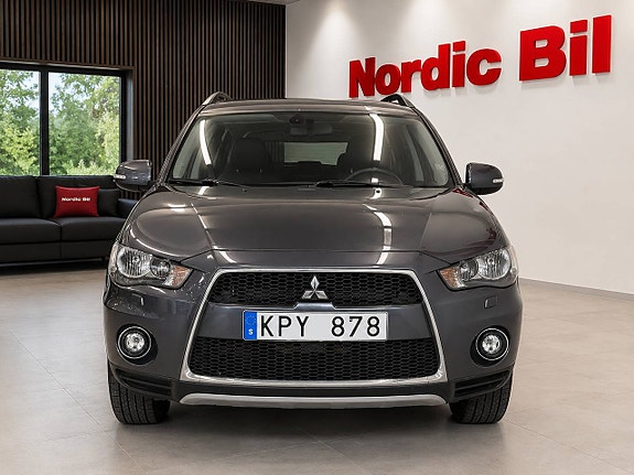 Mitsubishi Outlander 2 of 5