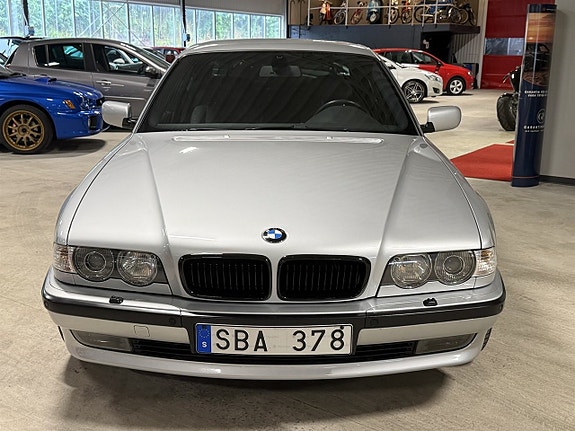 BMW 740i 2 of 5