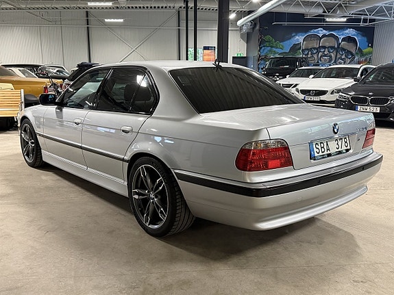 BMW 740i 5 of 5