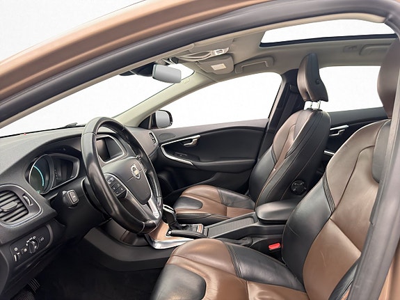 Volvo V40 Cross Country 11 of 30