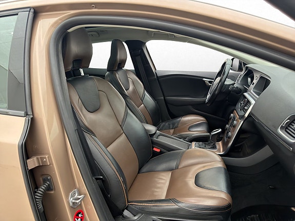 Volvo V40 Cross Country 26 of 30