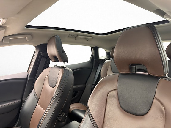 Volvo V40 Cross Country 12 of 30