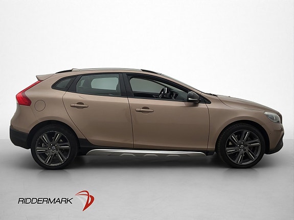 Volvo V40 Cross Country 9 of 30