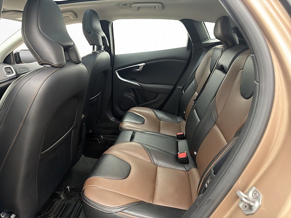 Volvo V40 Cross Country 28 of 30