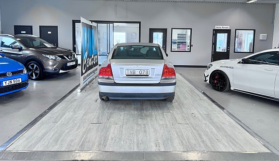 Volvo S60 3 of 4