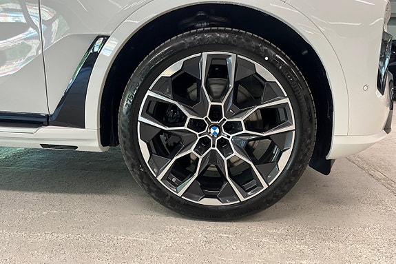 BMW X7 14 of 19