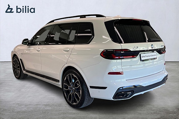 BMW X7 2 of 5