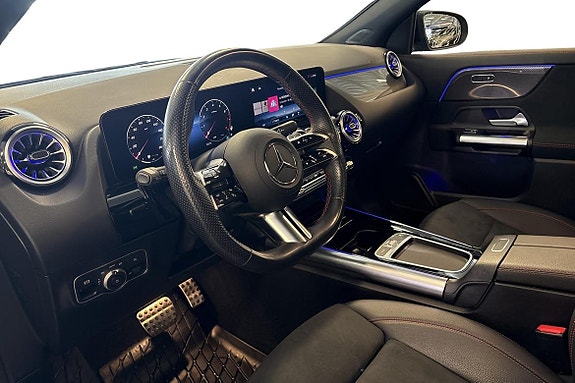 Mercedes-Benz GLA200 11 of 18