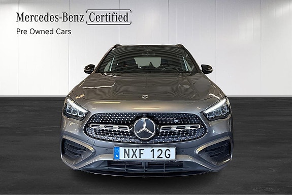 Mercedes-Benz GLA200 2 of 18