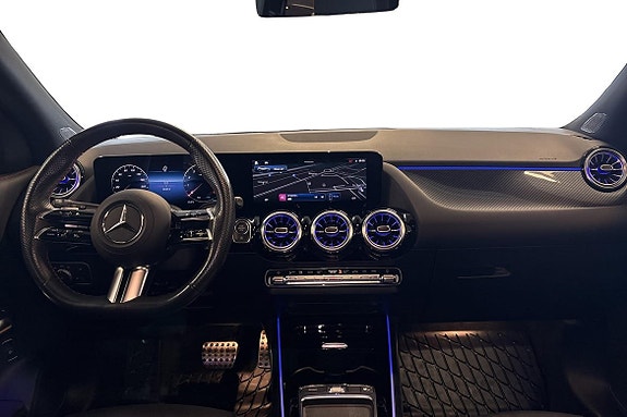 Mercedes-Benz GLA200 9 of 18