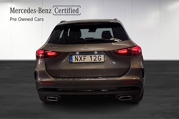 Mercedes-Benz GLA200 5 of 18