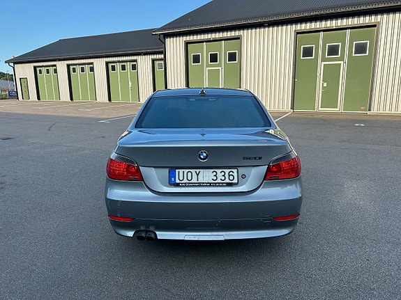 BMW 520i 4 of 5