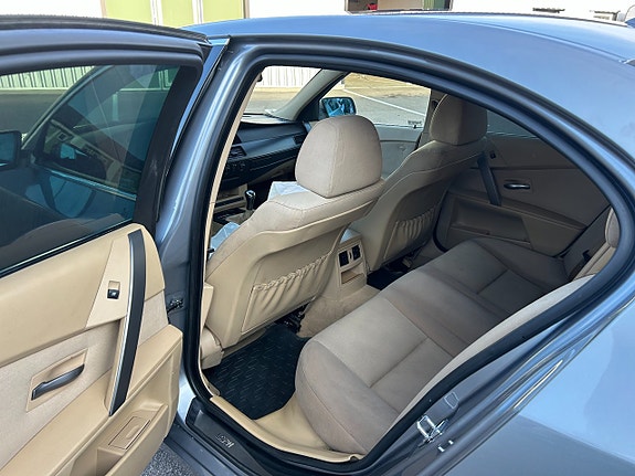 BMW 520i 8 of 12