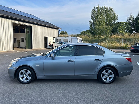 BMW 520i 2 of 5