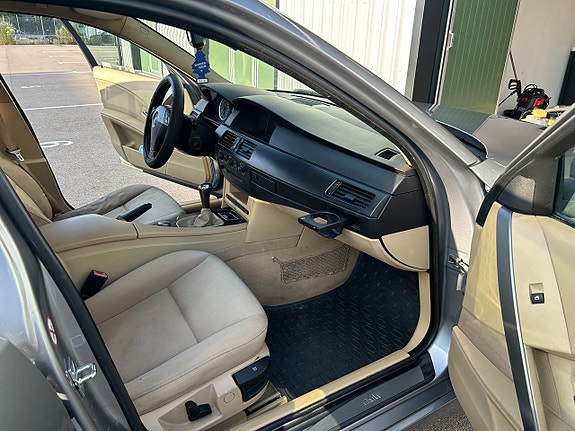 BMW 520i 10 of 12
