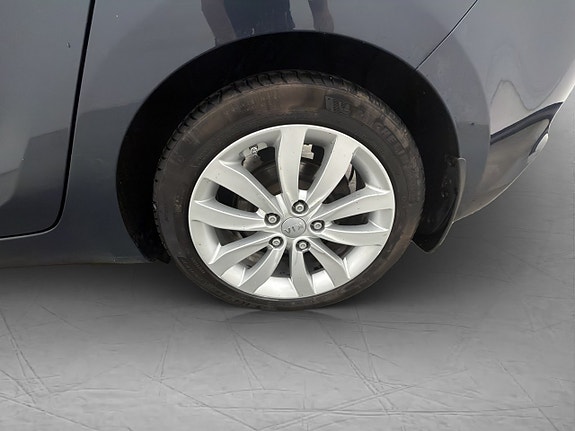 Kia Carens 30 of 30
