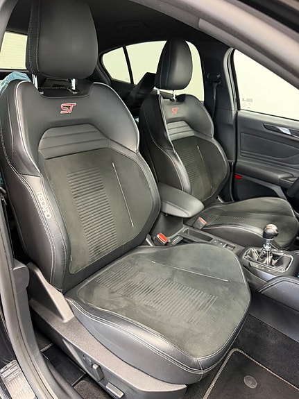 Ford Focus 9 of 14
