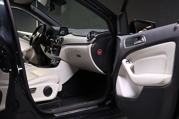Mercedes-Benz B220 13 of 21
