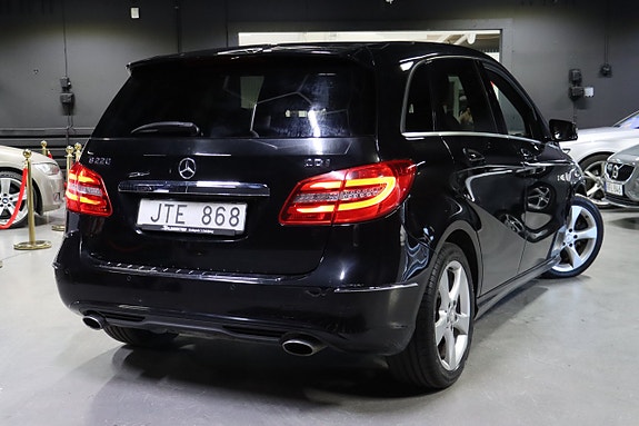 Mercedes-Benz B220 4 of 21
