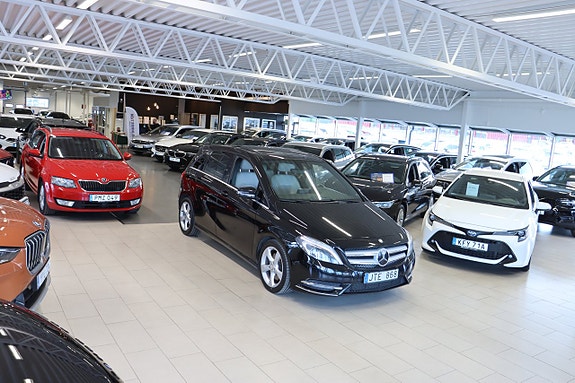 Mercedes-Benz B220 3 of 21