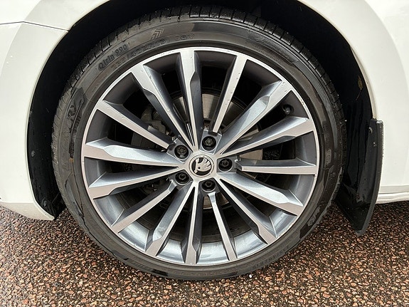 Skoda Superb 14 of 20