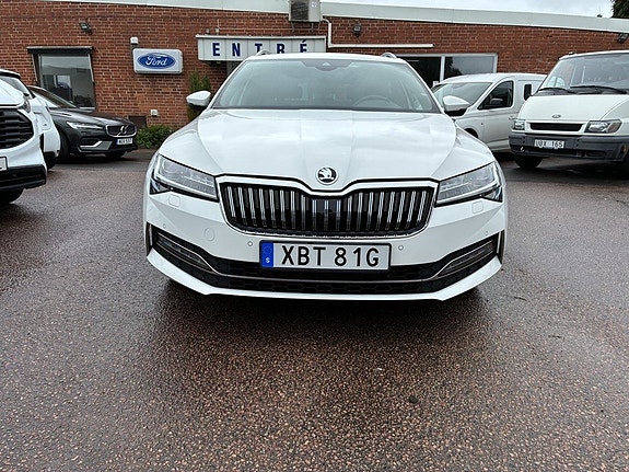 Skoda Superb 2 of 5