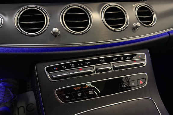 Mercedes-Benz E300 de 23 of 28