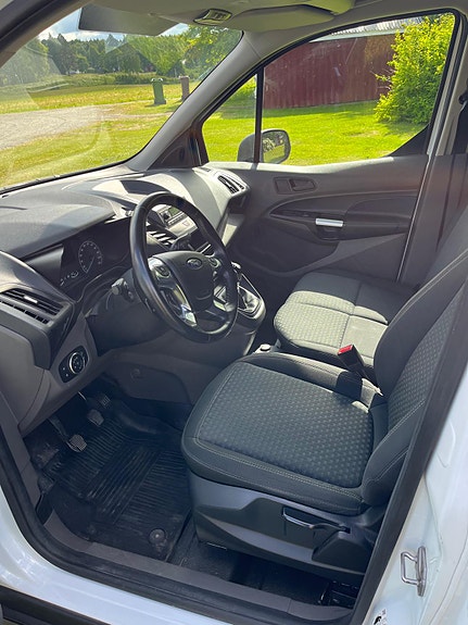 Ford Transit Connect 3 of 6