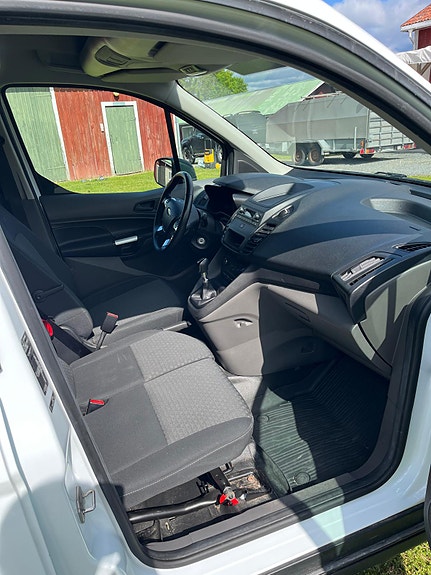 Ford Transit Connect 4 of 6