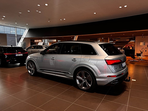 Audi Q7 4 of 22